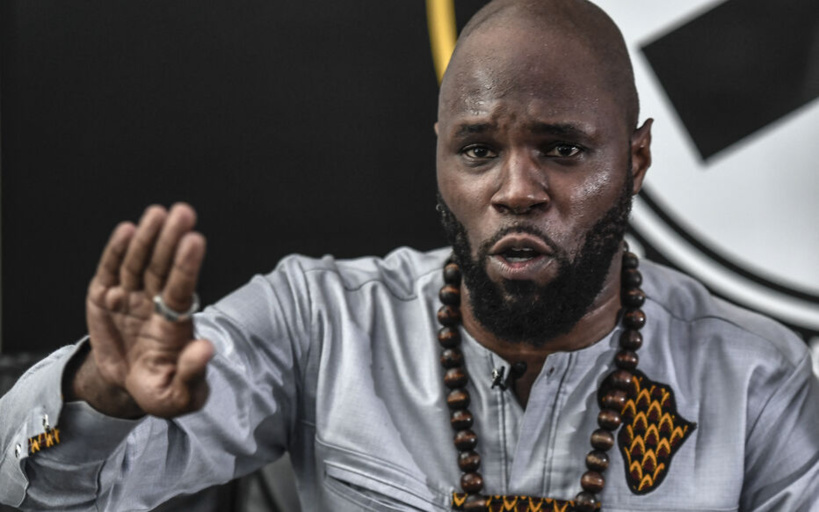 Kemi Seba brûle son passeport français